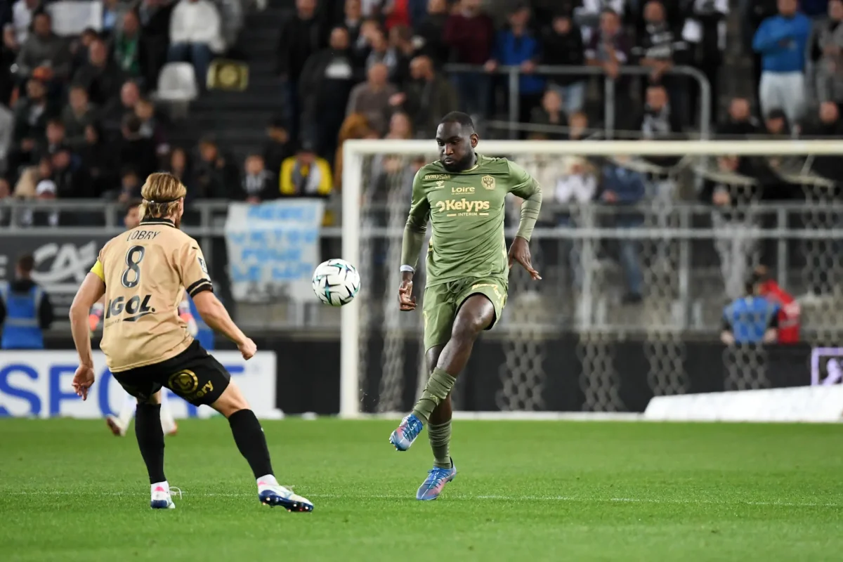 Mercato ASSE : Ce que cache l'arrivée de Naïr