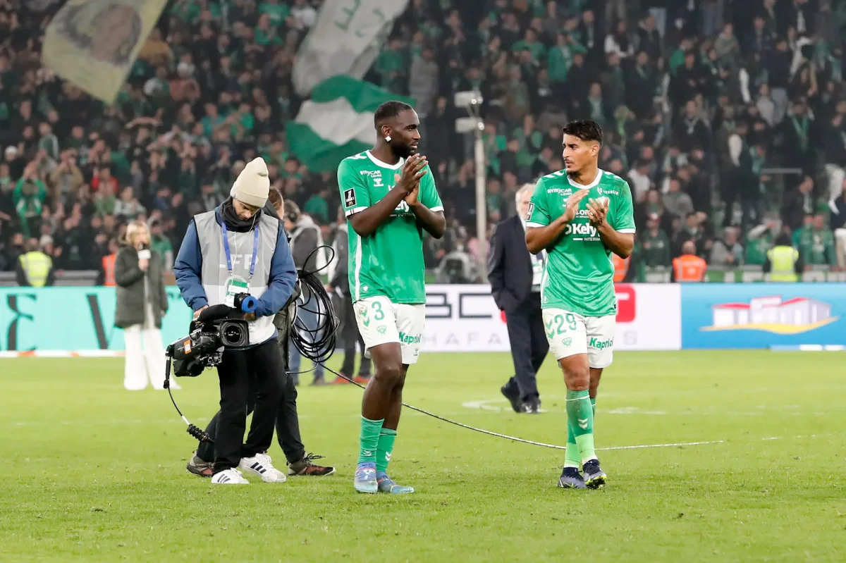 Mercato : 2 joueurs emblématiques de l'ASSE ont un bon de sortie