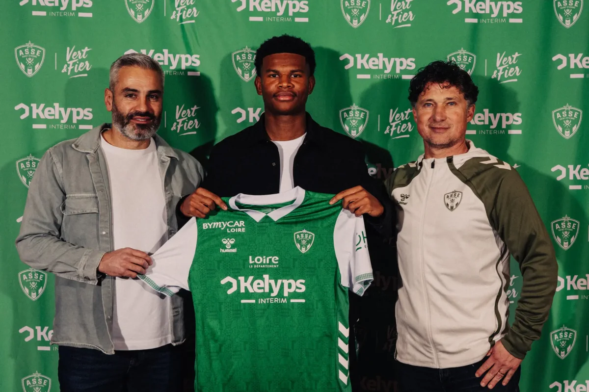 Mercato : L'ASSE acte le départ d'un défenseur en Ligue 2