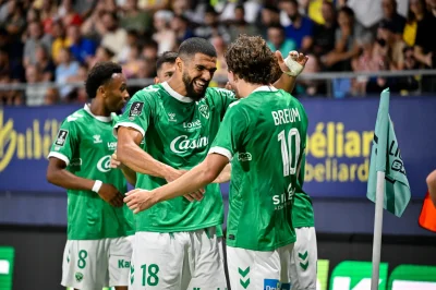 "Saint-Étienne est censé rouler sur la Ligue 2 mais..." - ASSE