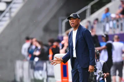 « Mais qu’est-ce que j’en ai à carrer du PSG, moi ? » : Kombouaré remet les pendules à l’heure