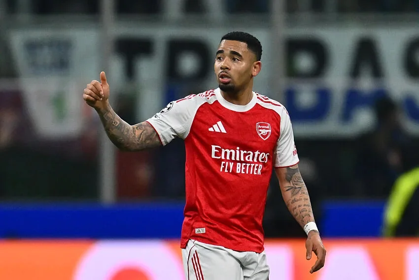 Un rebond à l’AC Milan pour ce buteur délaissé par Arsenal ?
