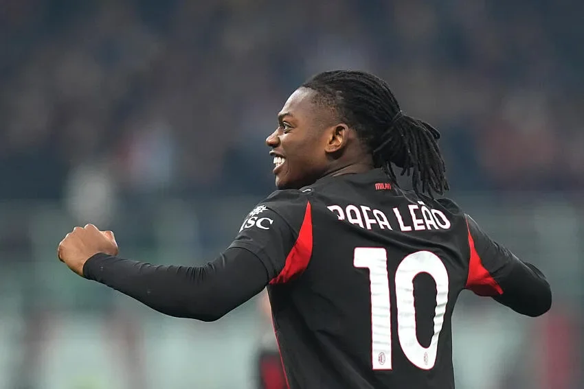 PSG ou Manchester United : Rafael Leao prépare déjà son énorme départ