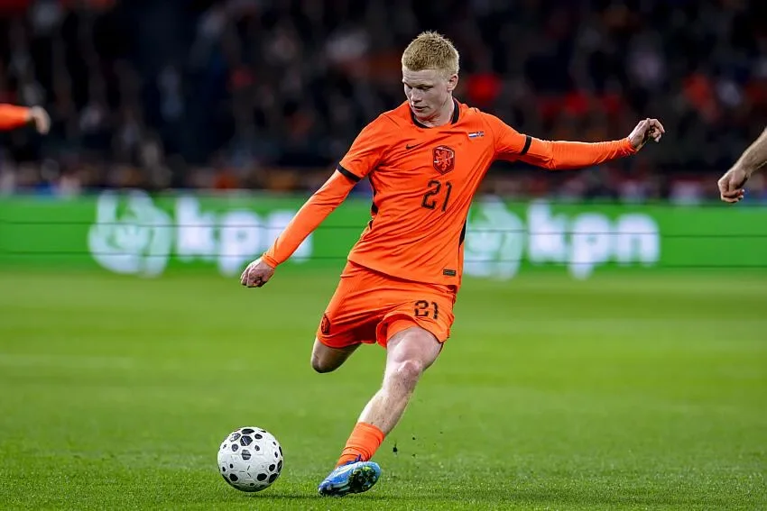 Nouvelle bataille Real – Barça pour la pépite néerlandaise qui affole le mercato européen