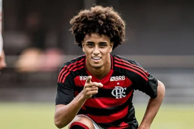 Barça, LOSC, Real, Paris : ce Brésilien de Flamengo qui n’a jamais joué chez les pros attire toute l’Europe !