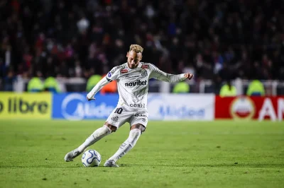 La victime de la gifle de Neymar est le fils de Robinho : énorme scandale à Santos !