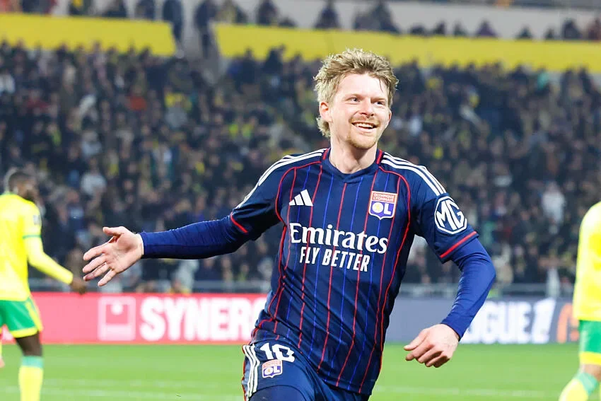 Ol : Pavel Sulc a réclamé dès son arrivée le numéro de Lacazette !