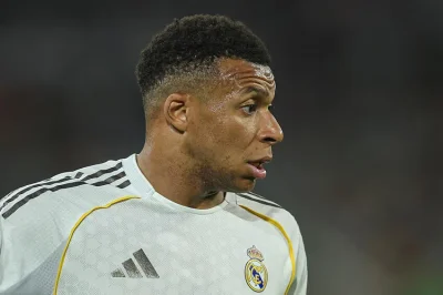 Escapade en Sardaigne, pétition, blessure, Clasico : le clan Mbappé répond à toutes les polémiques !