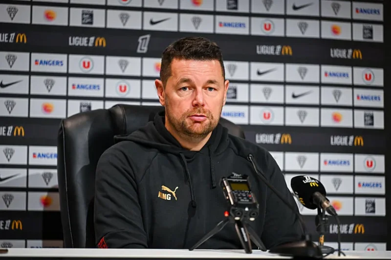 RC Lens : Pierre Sage reste concentré, « La deuxième place est validée, maintenant il faut gagner la Coupe de France »