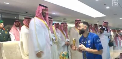 Benzema Champion ! Il remporte son 1er trophée avec Al-Hilal face à Al-Kholood (2-1)