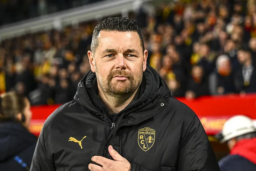 Pierre Sage entre Lens et Lyon : l’entraîneur se confie sur son avenir
