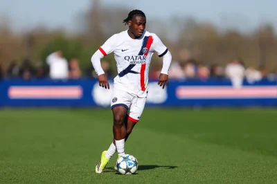 PSG – Brest : à 17 ans il hérite du poste d’Hakimi et Zaïre-Emery ce soir au Parc