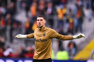 Restes (TFC) et Risser (Lens) suivis en Premier League