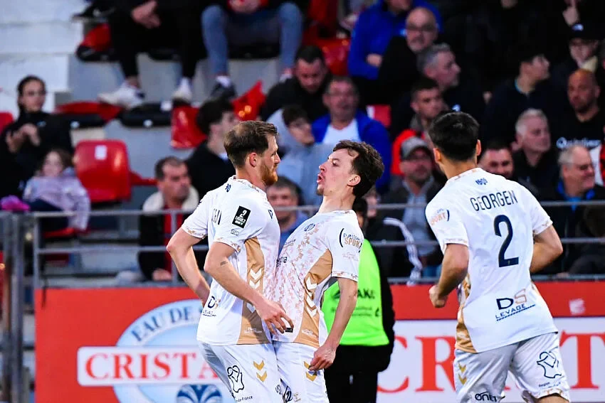 Ligue 2 : Dunkerque perd trois piliers cet été : le casse-tête de l’USL avant le mercato !