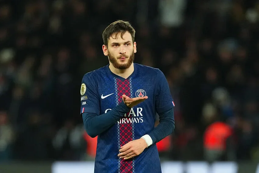 PSG : Rupture de stock historique pour le maillot de Kvaratskhelia !