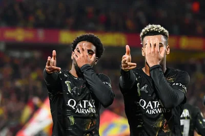 L’image du jour – PSG : 90e+3, lucarne, barre, le but dévastateur de Mbaye crucifie Lens