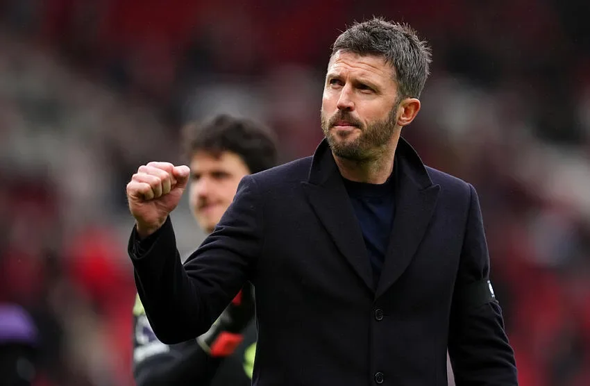 Manchester United : Michael Carrick, de l’intérim au projet — la révolution silencieuse