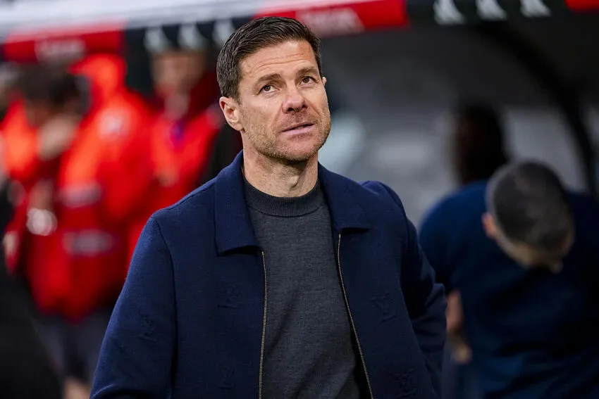 Xabi Alonso à Chelsea : le feuilleton qui se contredit lui-même