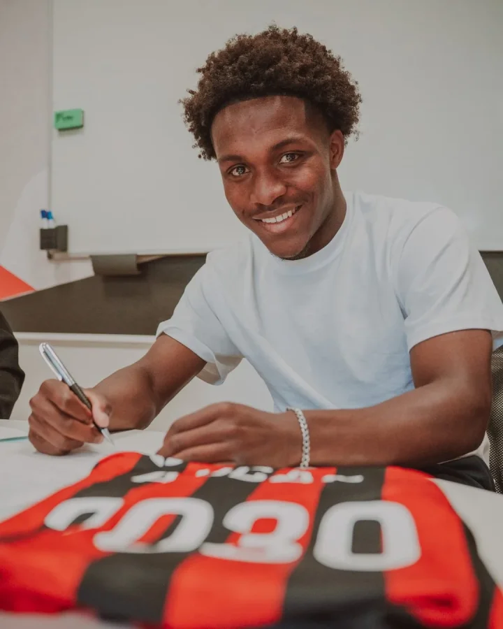 Ligue 2 : Ewan Aucan signe son premier contrat pro à Guingamp — l’Akademi breton tient sa promesse