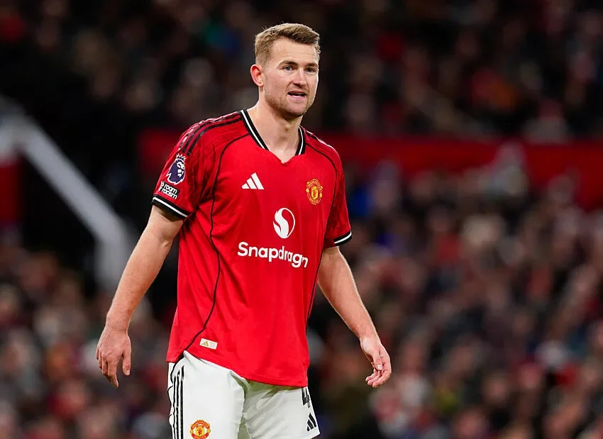 Opéré du dos, de Ligt manquera la Coupe du monde — son message depuis le lit d’hôpital brise le cœur