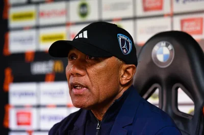 « On est des nains à côté du PSG » : Kombouaré lâche ses vérités après l’exploit !