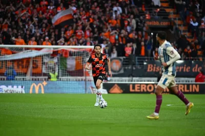 Mercato Ligue 1 : L’AS Roma s’attaque à un taulier du FC Lorient !