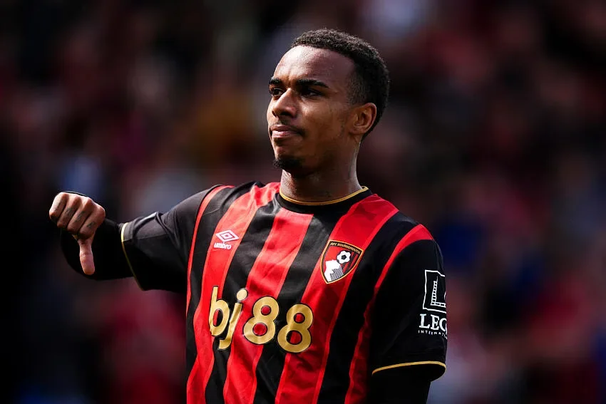 « Même 100M€ de Barcelone refusés » : Bournemouth blinde son joyau de 19 ans
