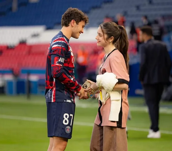 PSG : la copine de João Neves aux tambours avec les ultras