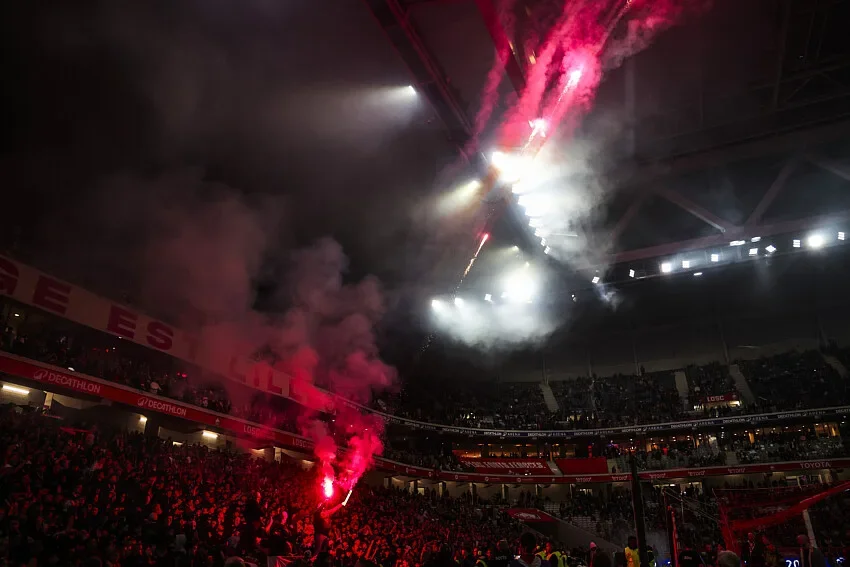 Insolite : 80 ultras du LOSC débarquent pour soutenir Nice