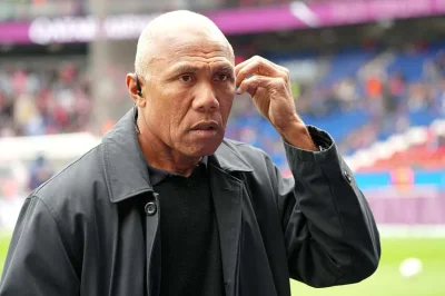 Paris FC : Kombouaré prolongé, mais Klopp dans un coin de la tête d’Arnault