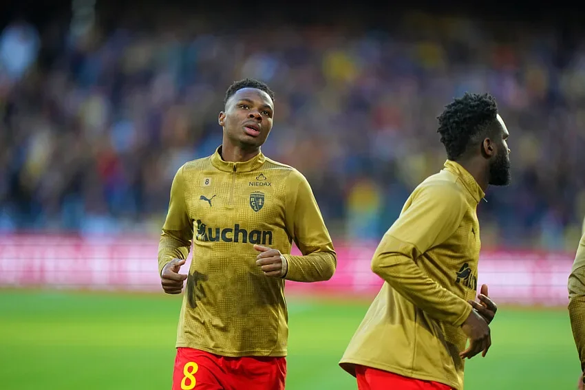 Risser, Sarr, 50 M€ pour Sangaré… le mercato très chaud du RC Lens