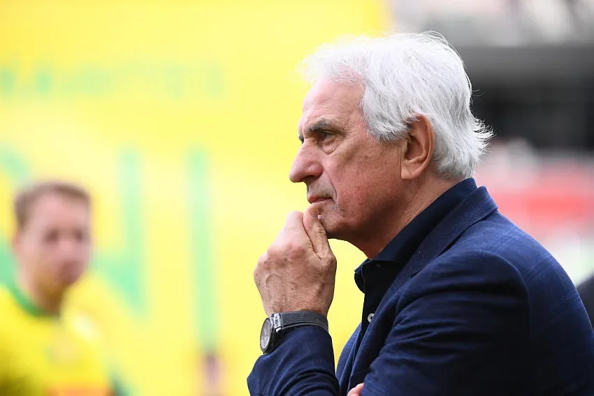 FC Nantes relégué : Halilhodzic se prend une balle perdue de la part de Mickaël Landreau (et ça pique un peu)