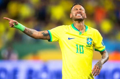 Neymar touché au mollet avec Santos à quelques semaines de la Coupe du Monde