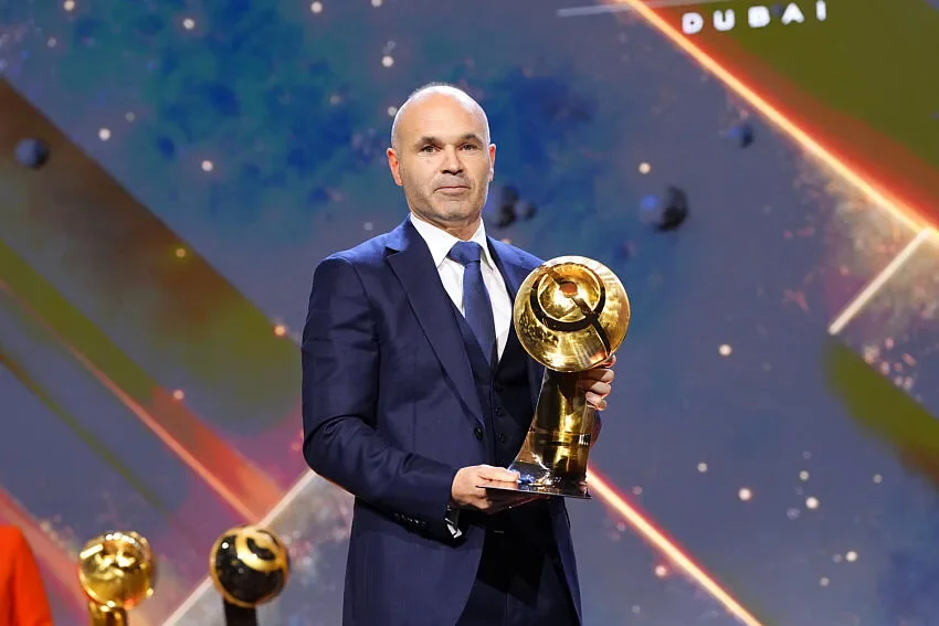 Andrés Iniesta cède à son tour aux sirènes du Moyenr-Orient et devient entraîneur à Dubaï