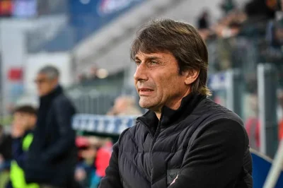 Conte quitte officiellement Naples