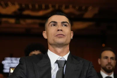 Cristiano Ronaldo : sa carte Panini vendue 1,35 million de dollars, presque au niveau de Messi !