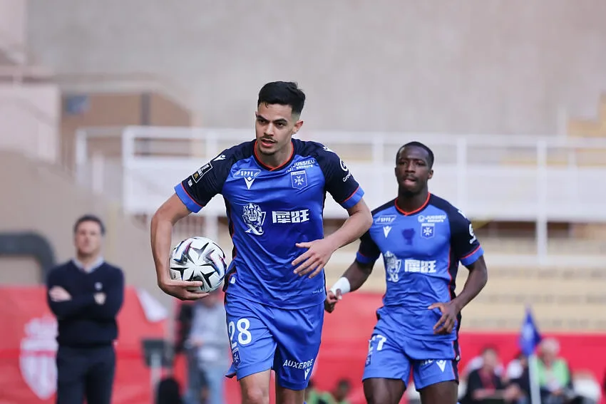 AJ Auxerre : Faivre, parti pour rester ?