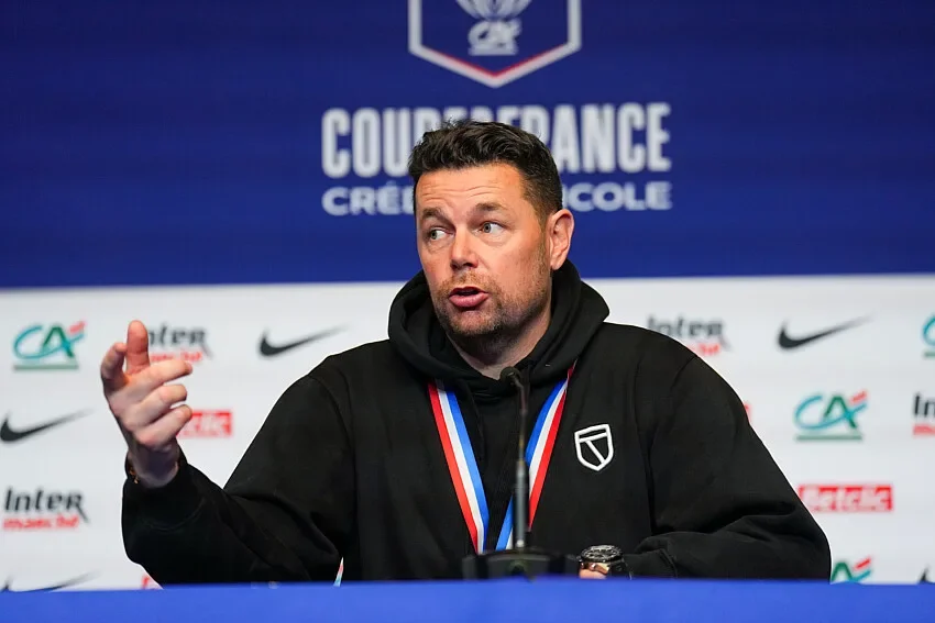 RC Lens : «Si je reste à Lens», voici les conditions de Pierre Sage