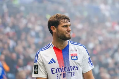 Mercato OL : sept joueurs poussés vers la sortie, six intouchables — le grand tri commence
