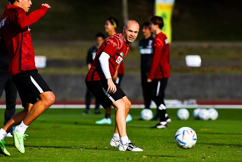 Iniesta a trouvé son premier banc !