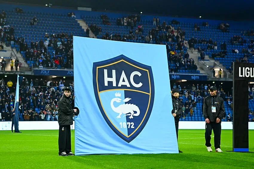 HAC : Blue Crow siffle la fin de la récré et balaie les bruits de couloir