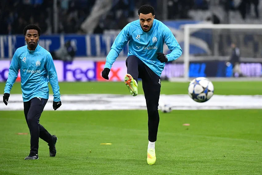 OM : CJ Egan-Riley vers la sortie