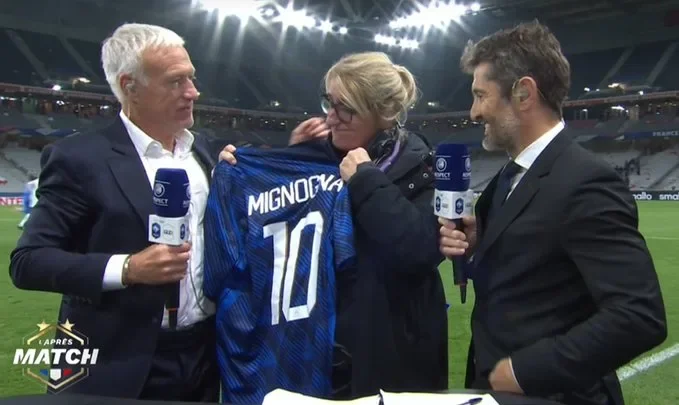 « Grande madame » : Deschamps et ses 40 ans de Téléfoot, l’hommage