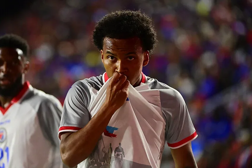 Coupe du monde 2026 : la FIFA fait retoucher le maillot d’Haïti