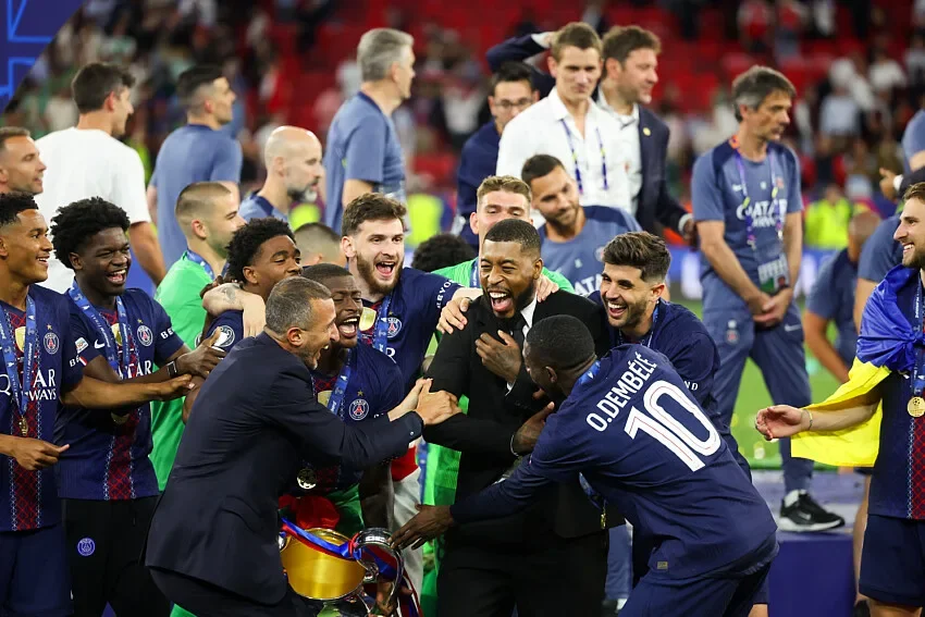 PSG : les maillots de Dembélé et Kvara face à Arsenal s’arrachent à prix d’or