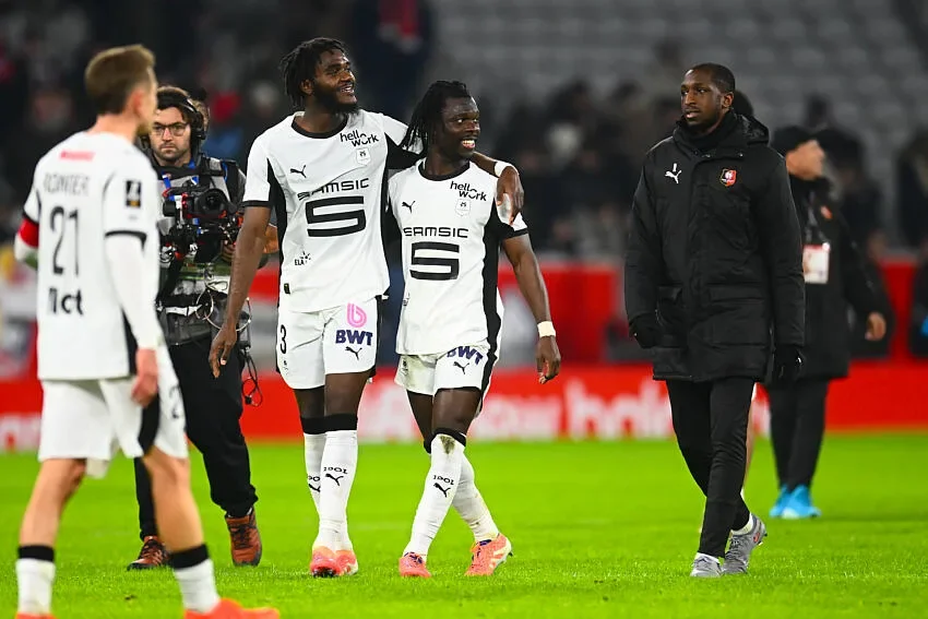 Mercato Stade Rennais : deux titulaires de la défense déjà poussés vers la sortie