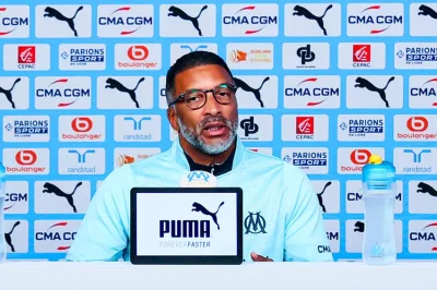 OM : pourquoi Habib Beye n’est toujours pas licencié ?