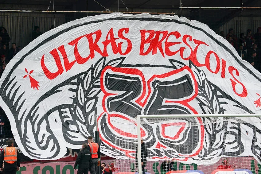 Éric Roy : les Ultras Brestois lui rendent un dernier hommage