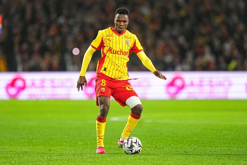 RC Lens : le geste fort de Sangaré, qui glisse l’écusson dans son mariage