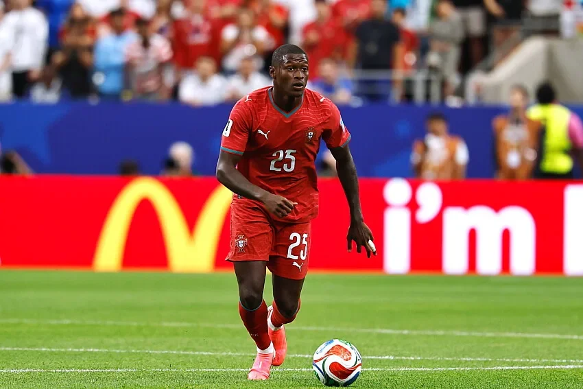 Coupe du monde 2026 : Nuno Mendes, la seule éclaircie d’un Portugal qui patine